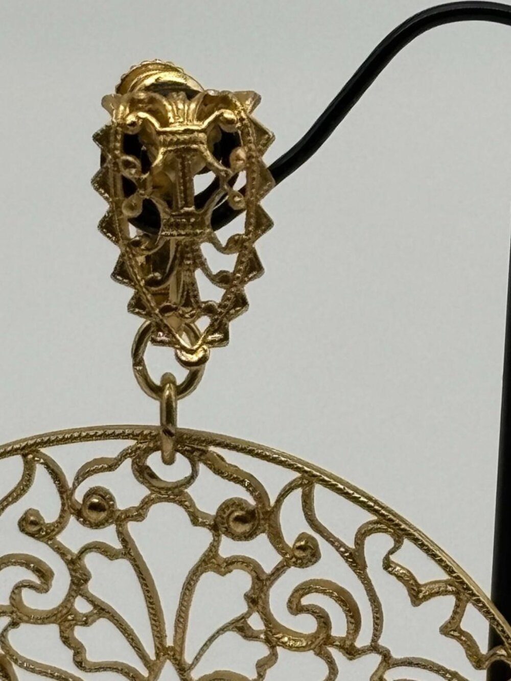 Vintage Napier Earrings Gold-Tone X-Large Round Dangling Discs Filigree Clip-Ons - Picture 8 of 15